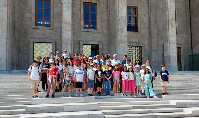 MAVİŞ SİNOP’TAN GELEN ÖĞRENCİLERİ TBMM’DE AĞIRLADI