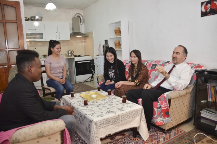 YABANCI ÖĞRENCİLERE MİSAFİR OLDU