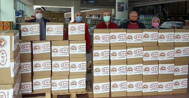 Ankara’da yaşayan Sinoplular 800 erzak kolisi dağıttı