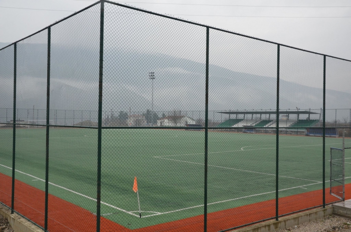 FUTBOL SAHASININ EKSİKLİKLERİ GİDERİLİYOR