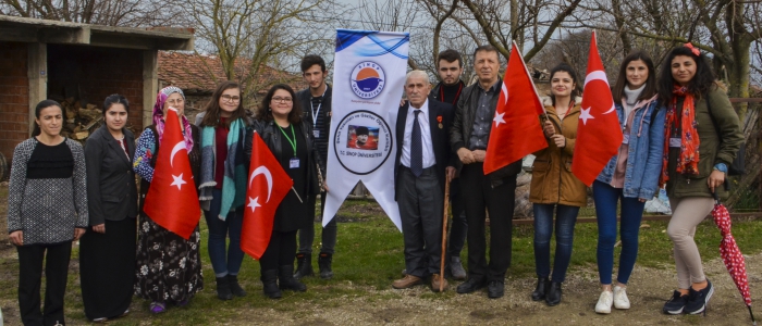 ÖĞRENCİLERDEN İSTİKLAL GAZİSİ AİLESİNE ANLAMLI ZİYARET