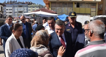 Boyabatlı yaşlı kadın valiye dert yandı ‘’ Pencere açamıyoruz ‘’