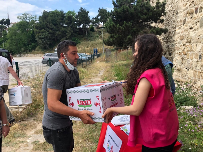 LÖSEV MUTLU ET PAKETLERİ İLE MUTLULUK PAYLAŞTIKÇA ÇOĞALIYOR