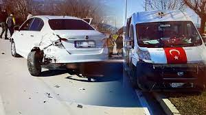 Öğrenci servisi otomobile çarptı: 6 yaralı