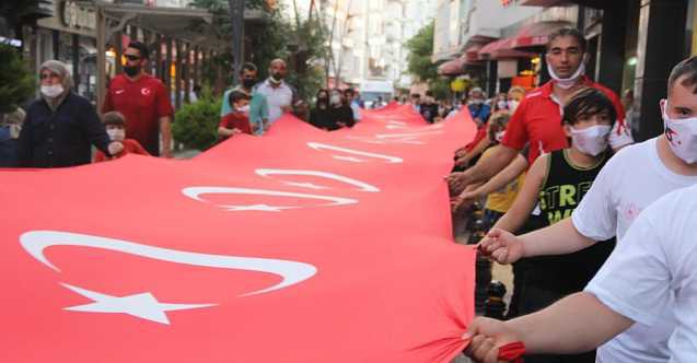 yürüyüşte 120 metrelik Türk bayrağı