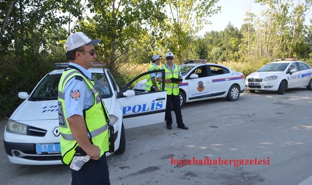 türkiye-güvenlik-bilinci-trafik-denetleme-kontrol-polis-jandarma-ekipleri-ezgifm-boyabathabergazetesi4-640x381